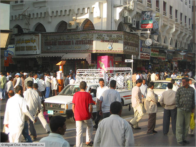 United Arab Emirates: Dubai: Friday afternoon crowds