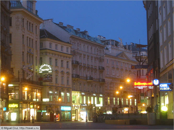 Austria: Vienna: Shopping street