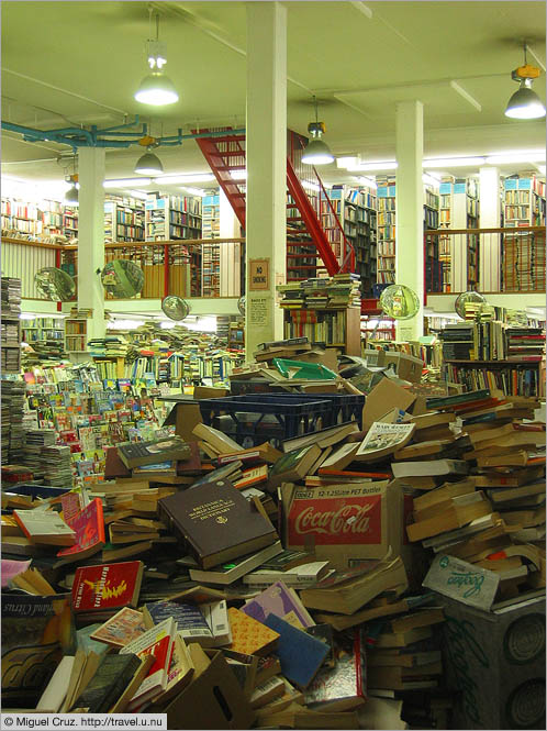 Australia: Sydney: Bookshop in Newtown
