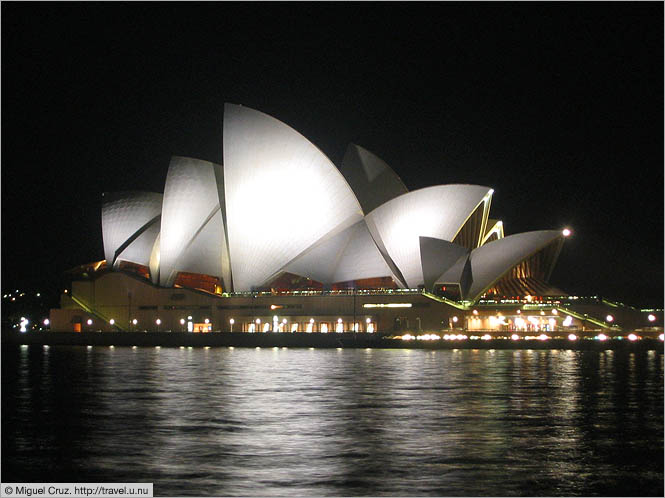 Australia: Sydney: Opera after dark