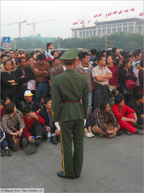 China: Beijing: Tiananmen Square crowd control