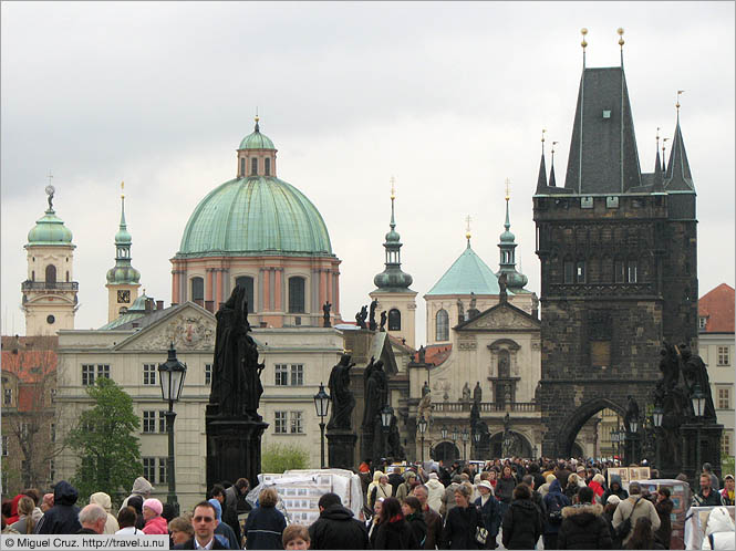 Czech Republic: Prague: Tourists on the Charles Bridge