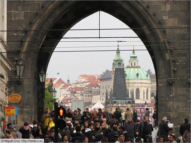 Czech Republic: Prague: Crowd at the Charles Bridge gate