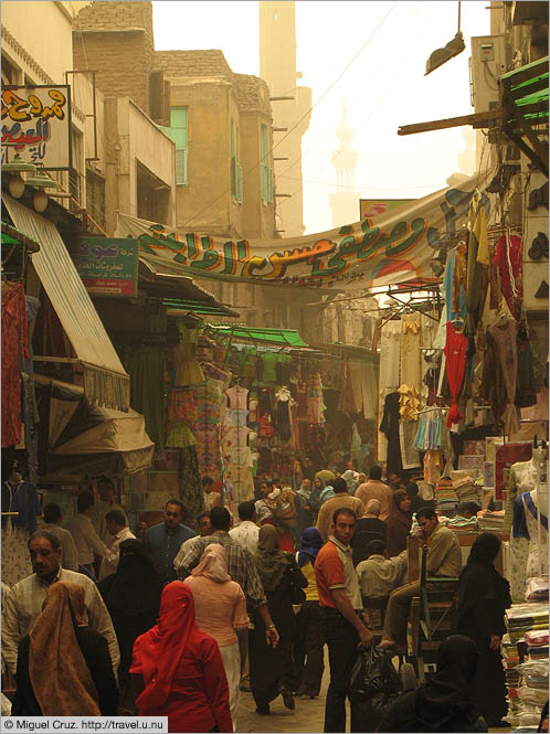 Egypt: Cairo: Bustling market