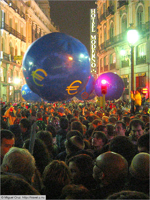Spain: Madrid: New Year's in Plaza Mayor
