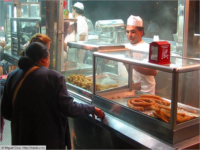 Spain: Seville: Late-night churros