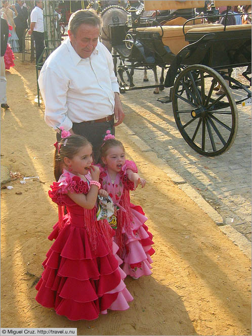 Spain: Seville: FÃ©ria: Young debutantes