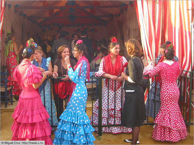 Spain: Seville: FÃ©ria: Lounging at the caseta