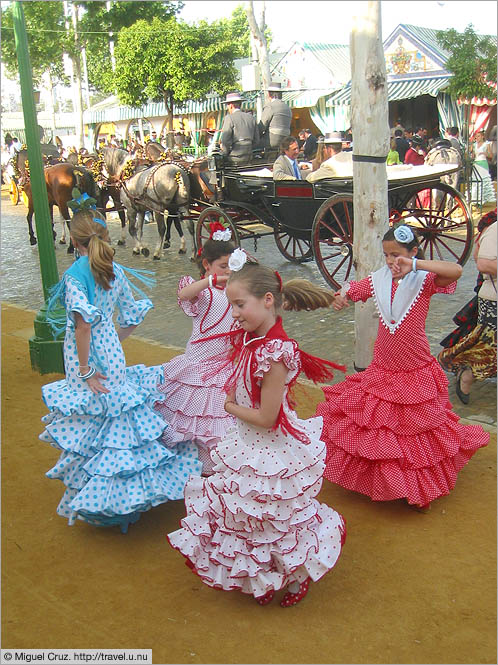 Spain: Seville: FÃ©ria: Young dancers