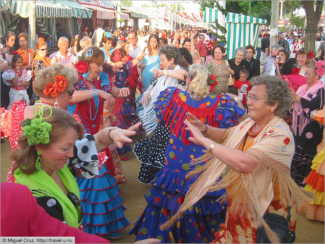 Spain: Seville: FÃ©ria: Never too late to dance