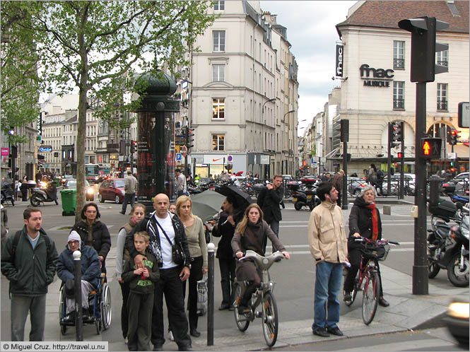 France: Paris: French people