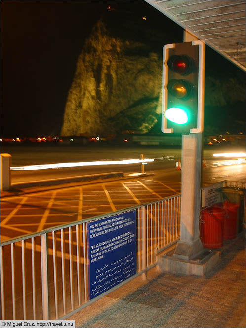 Gibraltar: Check for planes before crossing