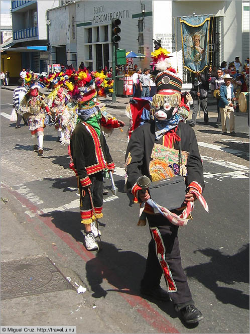 Guatemala: Guatemala City: Mysterious procession