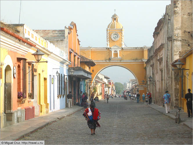 Guatemala: Antigua: 5th Avenue