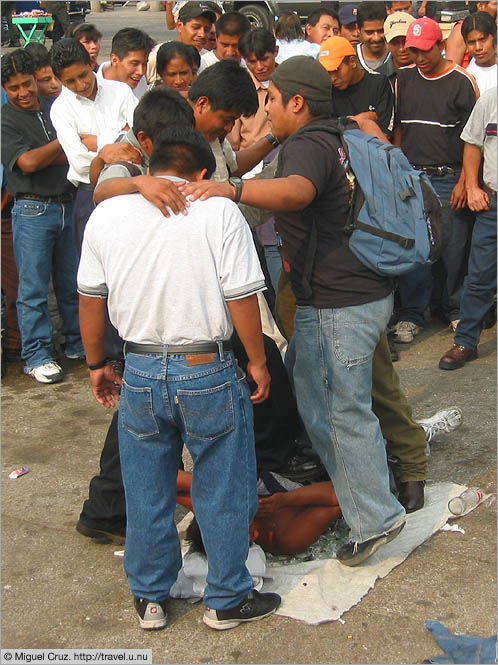 Guatemala: Guatemala City: Machismo in the Parque Central