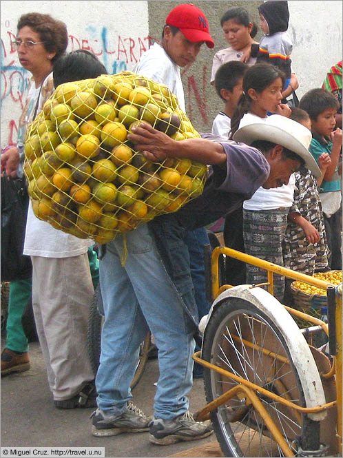 Guatemala: Panajachel: Hard at work