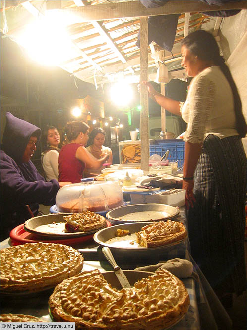 Guatemala: Panajachel: The pie lady