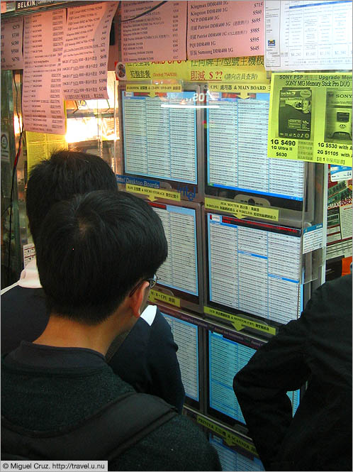 Hong Kong: Kowloon: Pricing screens at Mongkok Computer Centre