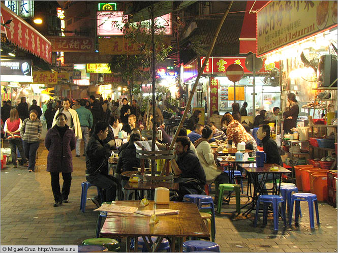 Hong Kong: Kowloon: Chilly outdoor dining