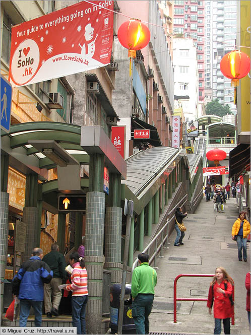 Hong Kong: Hong Kong Island: Central-Midlevels Escalator from Soho