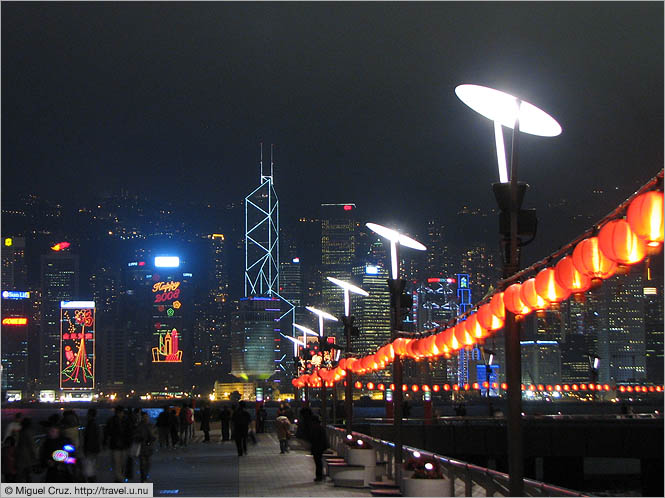 Hong Kong: Kowloon: Harbour promenade