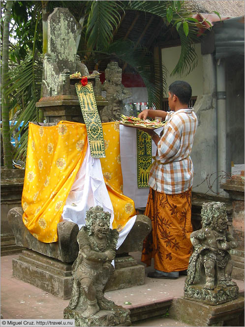 Indonesia: Bali: Setting out the offering