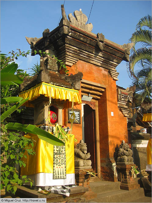 Indonesia: Bali: House entrance