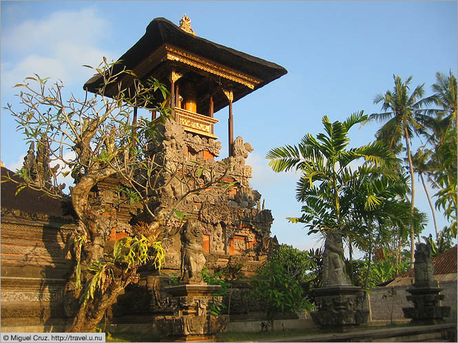 Indonesia: Bali: Temple in Ubud