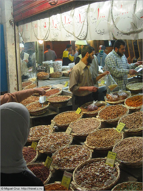 Jordan: Amman: Nut stand