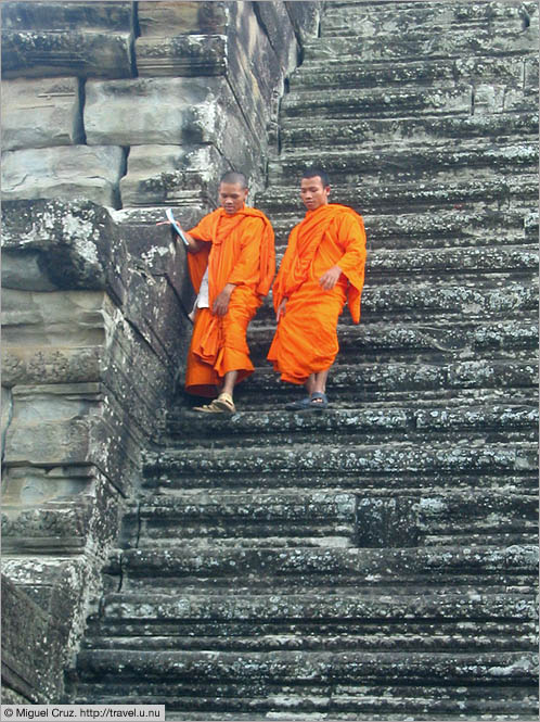 Cambodia: Siem Reap and Angkor Wat: Descending the old stairs