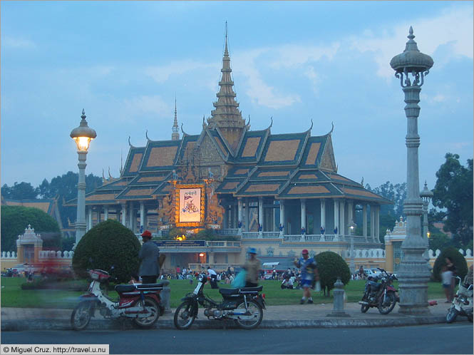 Cambodia: Phnom Penh: Some fancy building