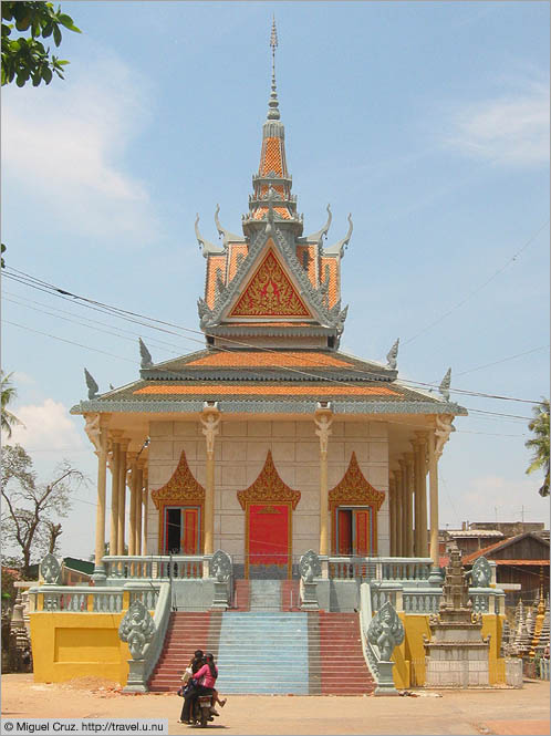 Cambodia: Phnom Penh: Yet another temple