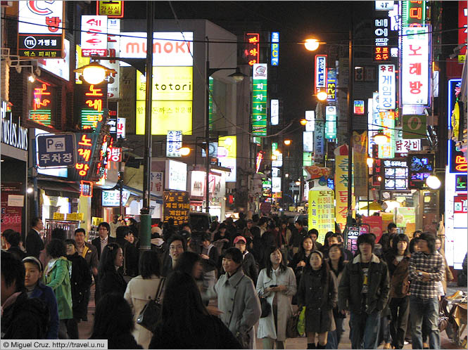South Korea: Seoul: Evening in Daehangno