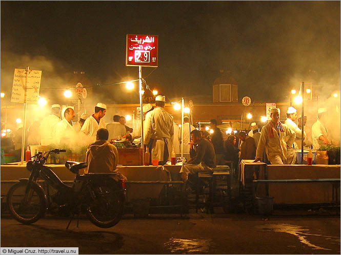 Morocco: Marrakech: Winding down for the night