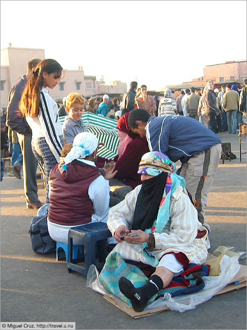Morocco: Marrakech: Fortune tellers