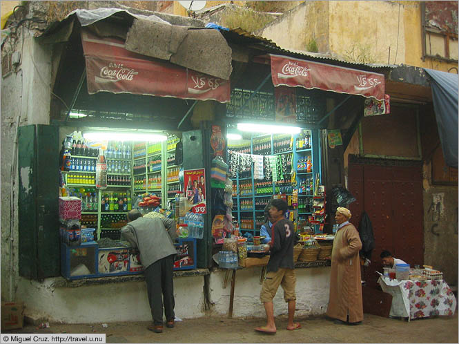 Morocco: Fes: Drink shops
