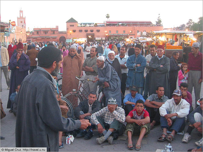 Morocco: Marrakech: Rapt audience