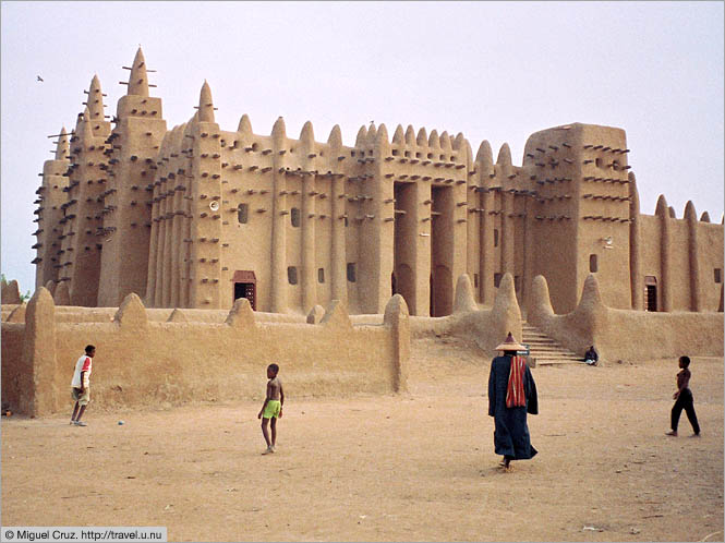 Mali: Djenn&eacute;: World's largest mud mosque