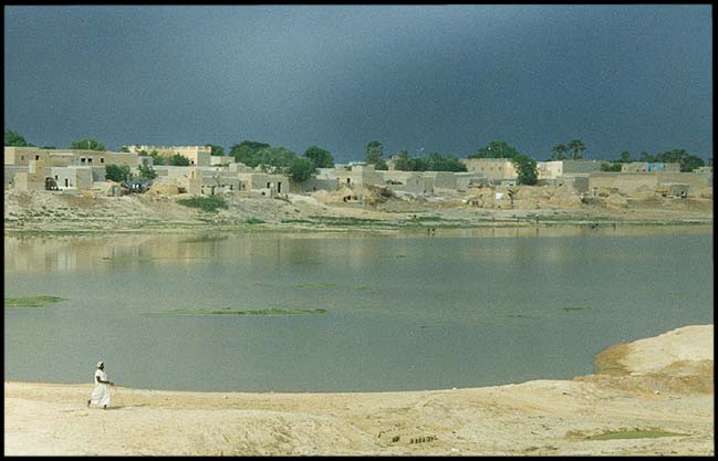 Mali: Mopti: Storm clouds over Mopti