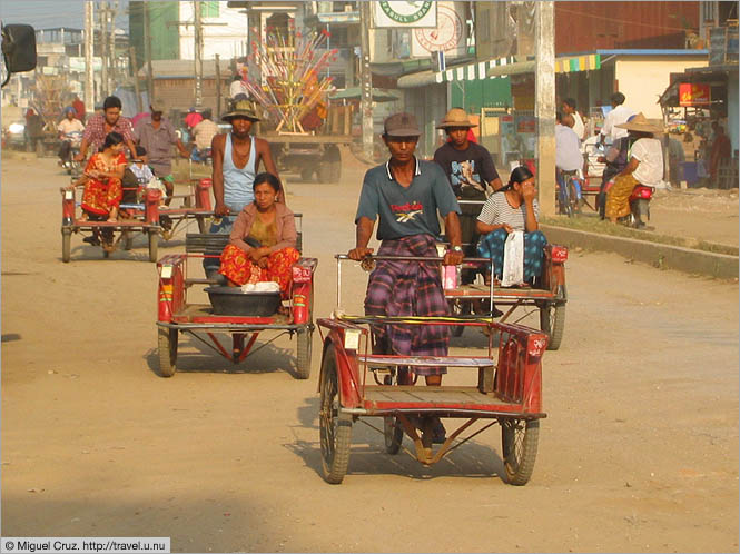 Burma: Myawaddy: Trishaw rally