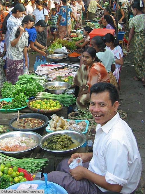 Burma: Myawaddy: Friendly greengrocer