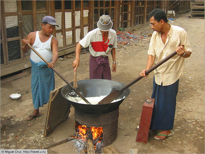 Burma: Myawaddy: Making rice cakes