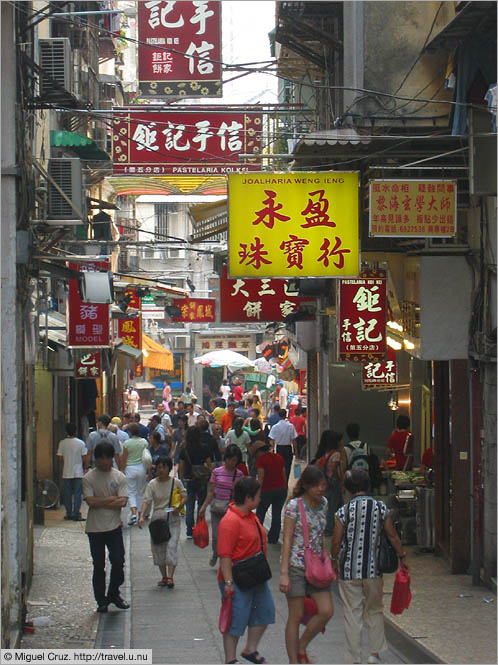 Macau: Shops on Rua de San Paulo