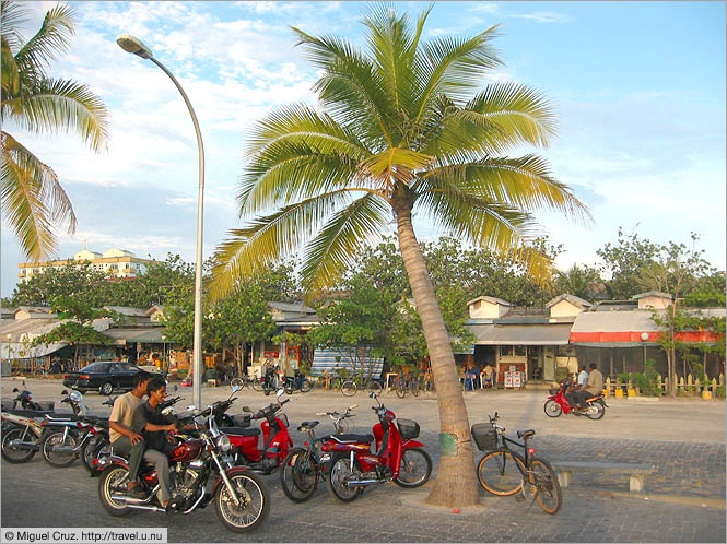 Maldives: Mal&eacute;: North-end restaurant area