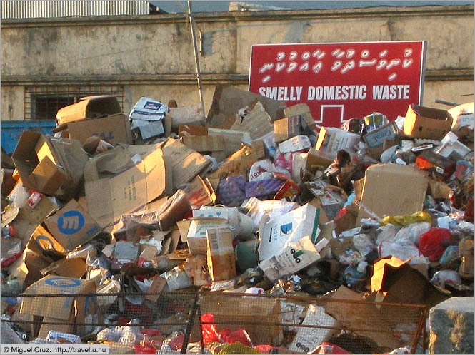 Maldives: Mal&eacute;: Waste disposal problem