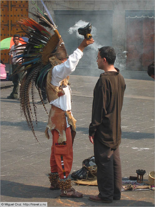 Mexico: Mexico City: Smoky blessing