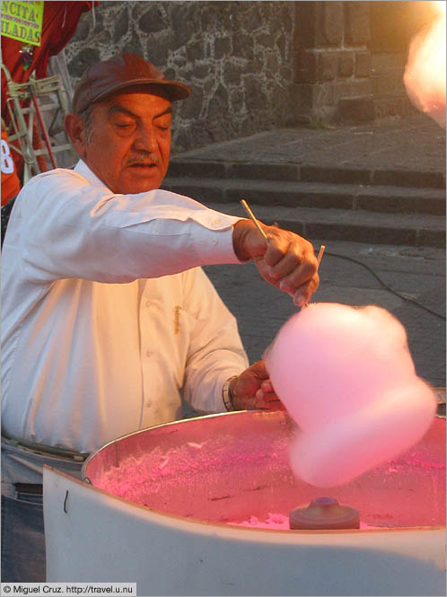 Mexico: Mexico City: Cotton candy man in Coyoacan