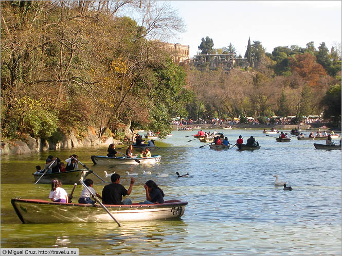 Mexico: Mexico City: Canoeing in Chapultepec