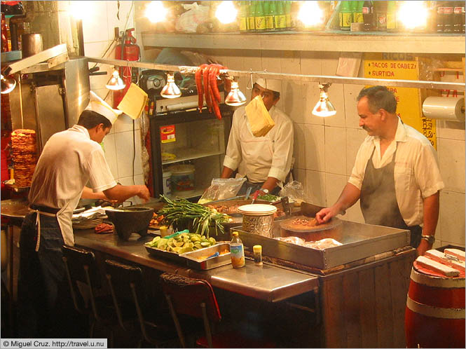 Mexico: Mexico City: Late-night taco stall