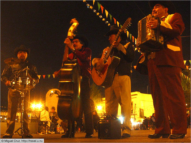 Mexico: Mexico City: Ranchero music on the square